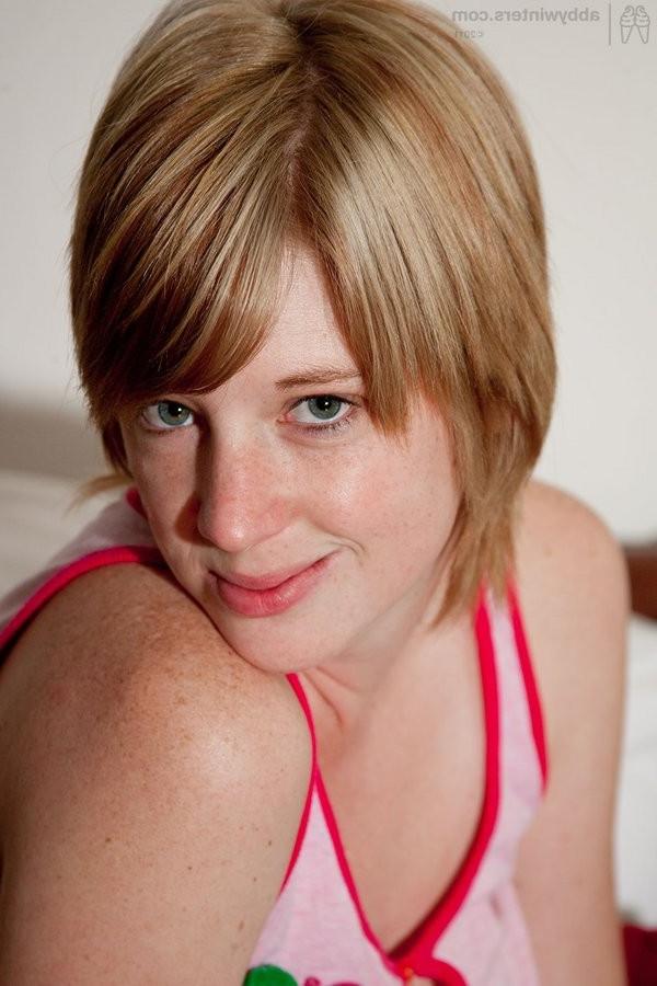 15P Amateur Blonde Hottie Bares All And Flaunts Her Sexy Body