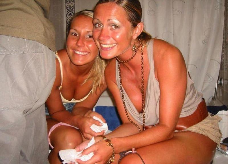 15P Check out my hot girlfriends get horny in these amateur pics