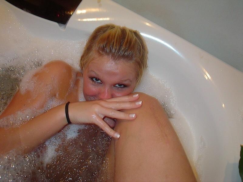 15P Check out my hot girlfriends get horny in these amateur pics