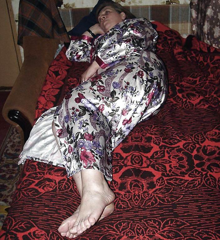 25P Older woman with younger guy