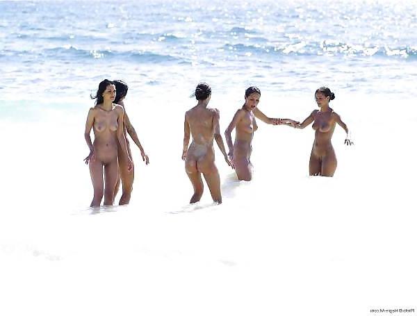 25P Beach babes