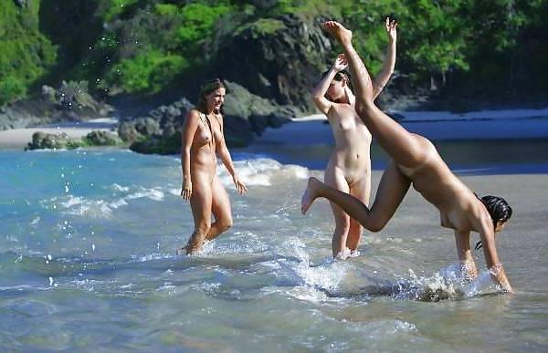 25P Beach babes