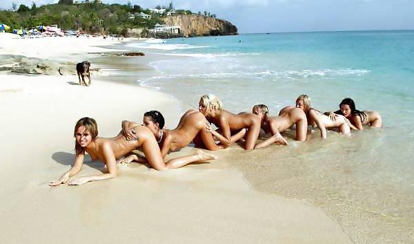 25P Beach babes