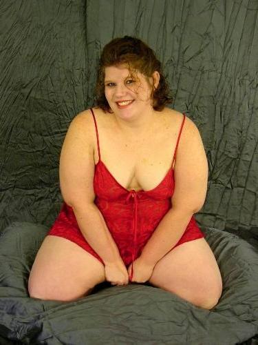 16P Huge woman takes off her satin red lingerie and poses nude