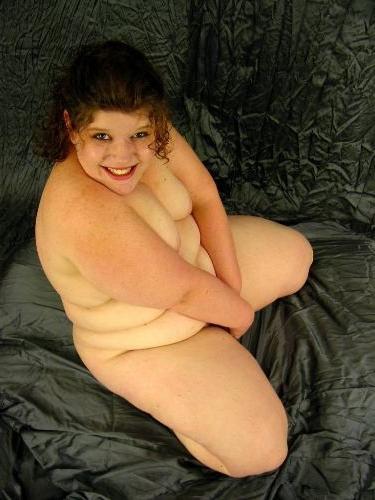 16P Huge woman takes off her satin red lingerie and poses nude