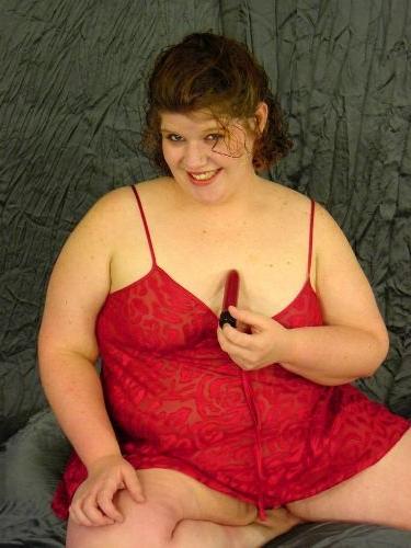 16P Huge woman takes off her satin red lingerie and poses nude