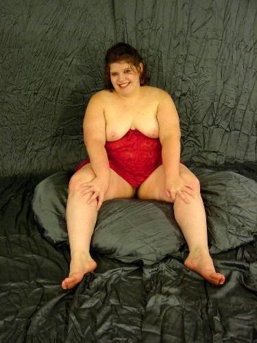 16P Huge woman takes off her satin red lingerie and poses nude
