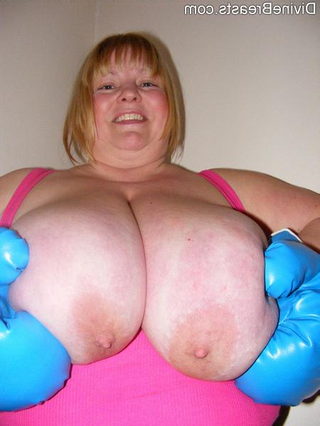 15P Kelly Huge Boobs Workout