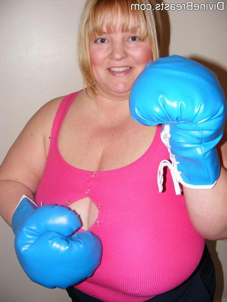 15P Kelly Huge Boobs Workout