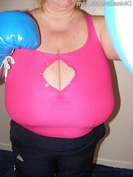 15P Kelly Huge Boobs Workout