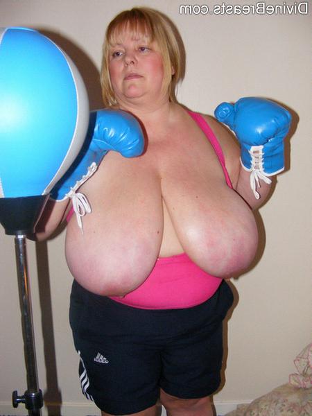 15P Kelly Huge Boobs Workout