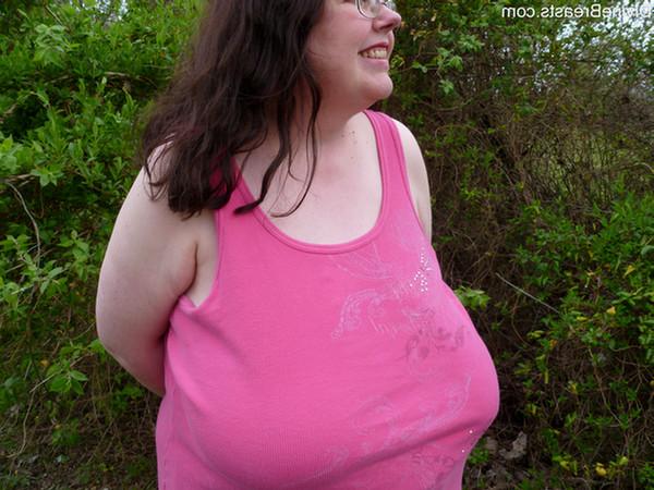15P Tracy Big Boobs Park Flasher