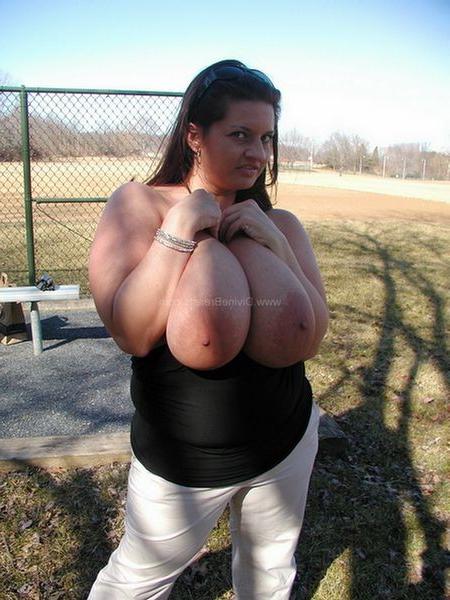 15P Amateur Big Boobs Flasher