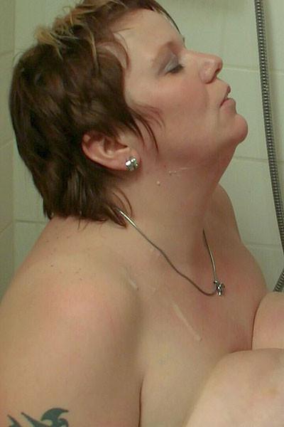 25P The fat slut showers with him and she happily lets him pump her