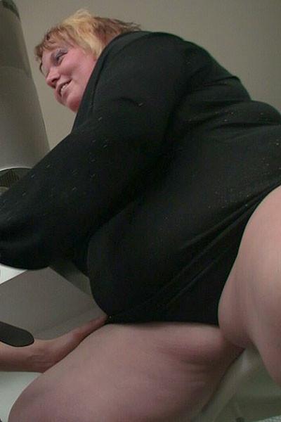 25P All that fat on her BBW body bounces and jiggles as she has grea