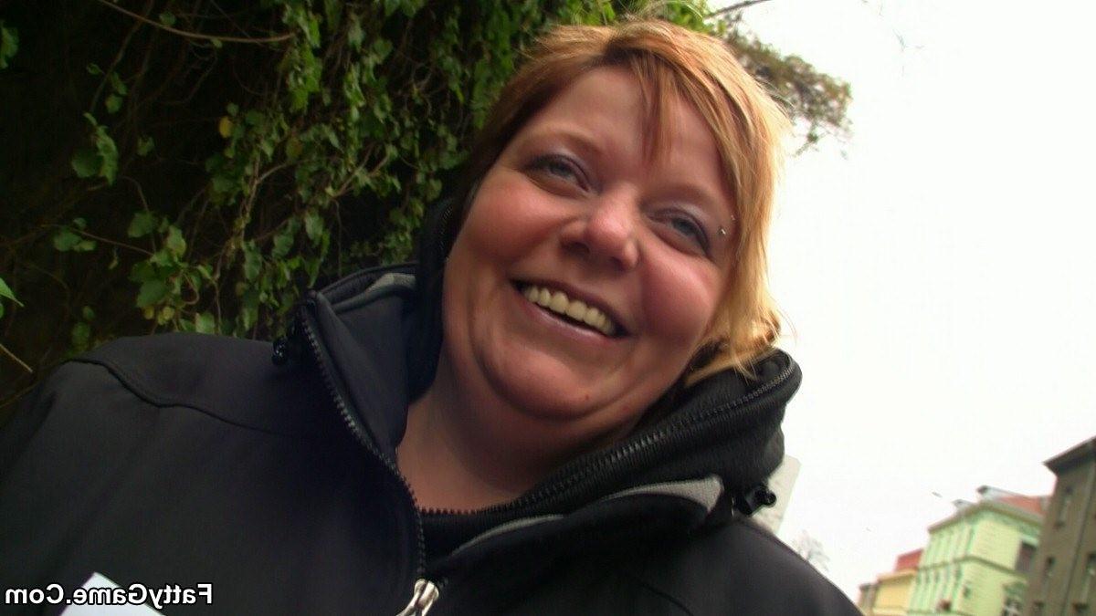 25P All that fat on her BBW body bounces and jiggles as she has grea