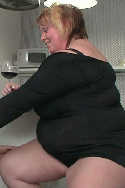25P All that fat on her BBW body bounces and jiggles as she has grea