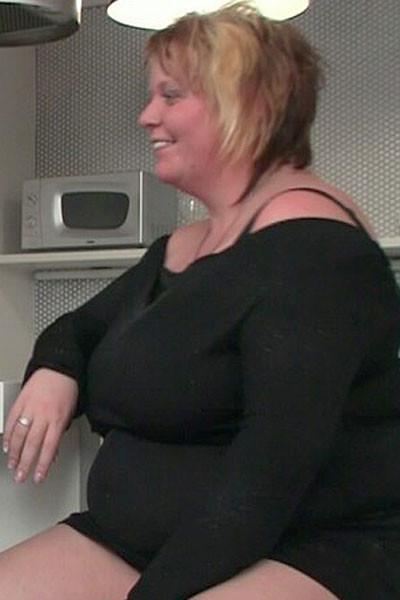 25P All that fat on her BBW body bounces and jiggles as she has grea