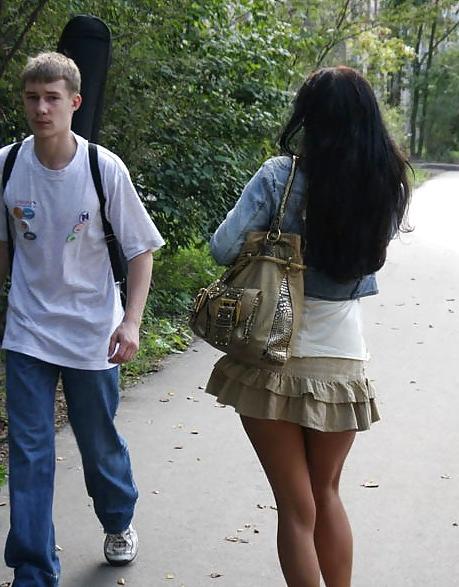 10P Brunette flashing in the street