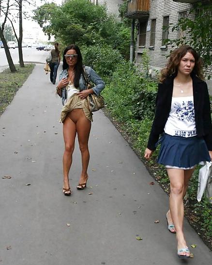 10P Brunette flashing in the street