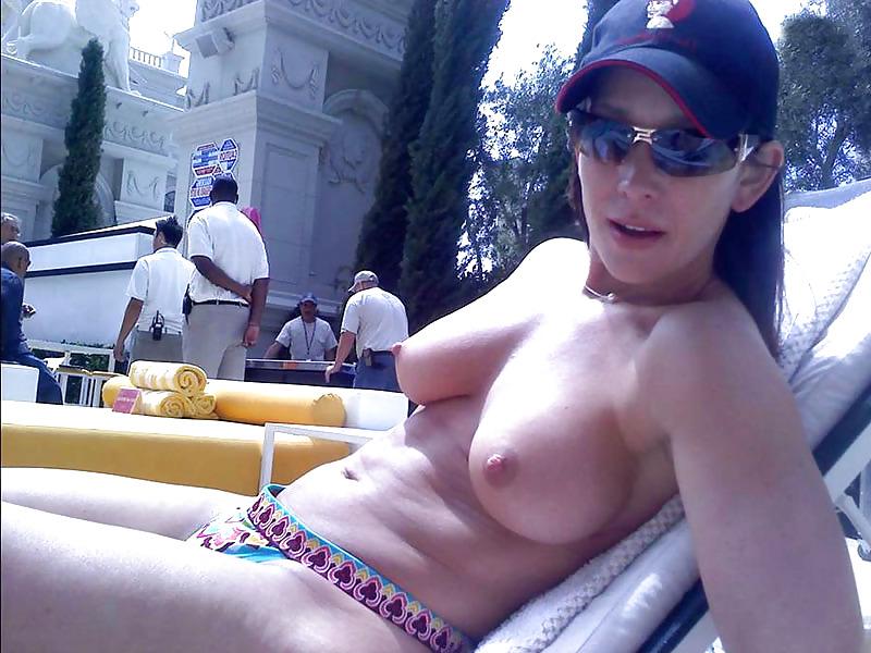 19P Mature wives, moms and milfs