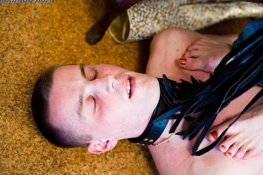 16P Young slave learns to please his mistress by licking her little delicious toes t