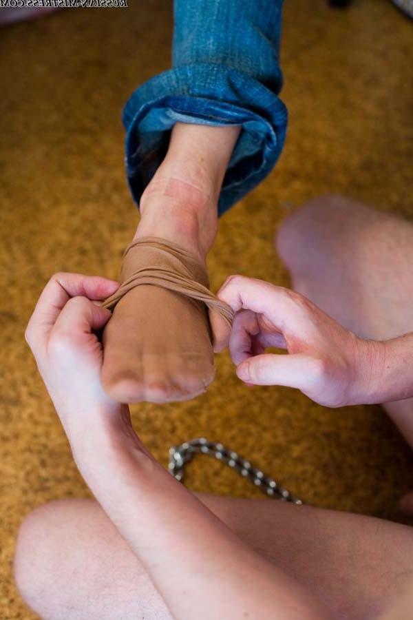 16P Young slave learns to please his mistress by licking her little delicious toes t
