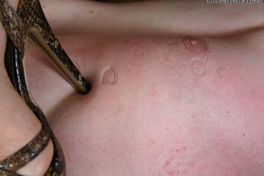 16P women in short skirts trample a fat office clerk bruising him
