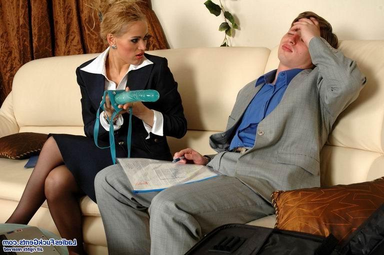 16P secretary fucking a guy with a strapon