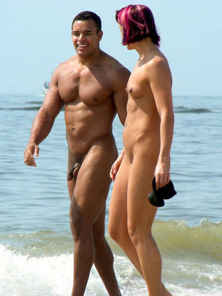 15P Heating up the beach by exposing her nude body