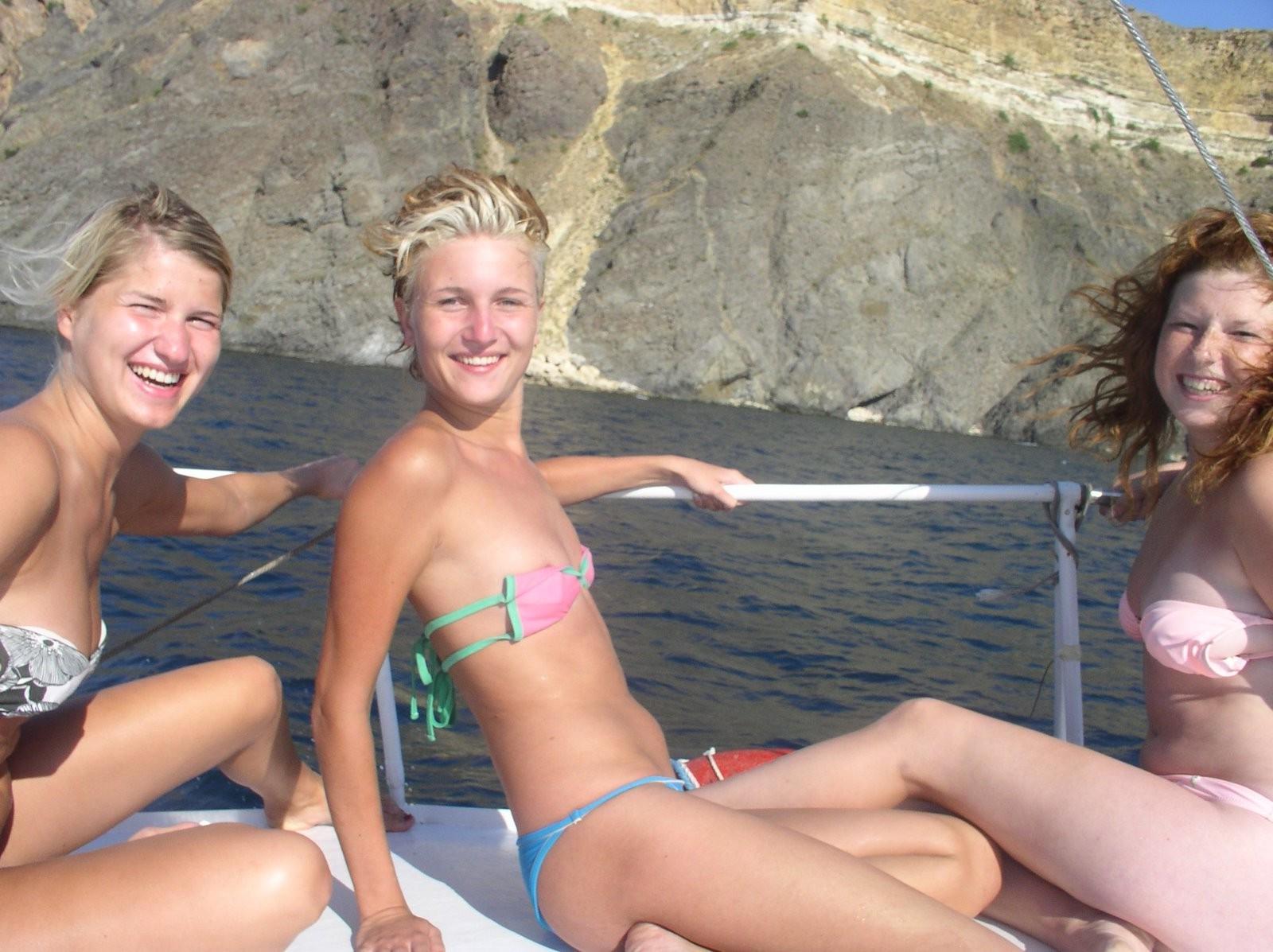 15P Amateur candid beach collection mixed nude and topless teens mil