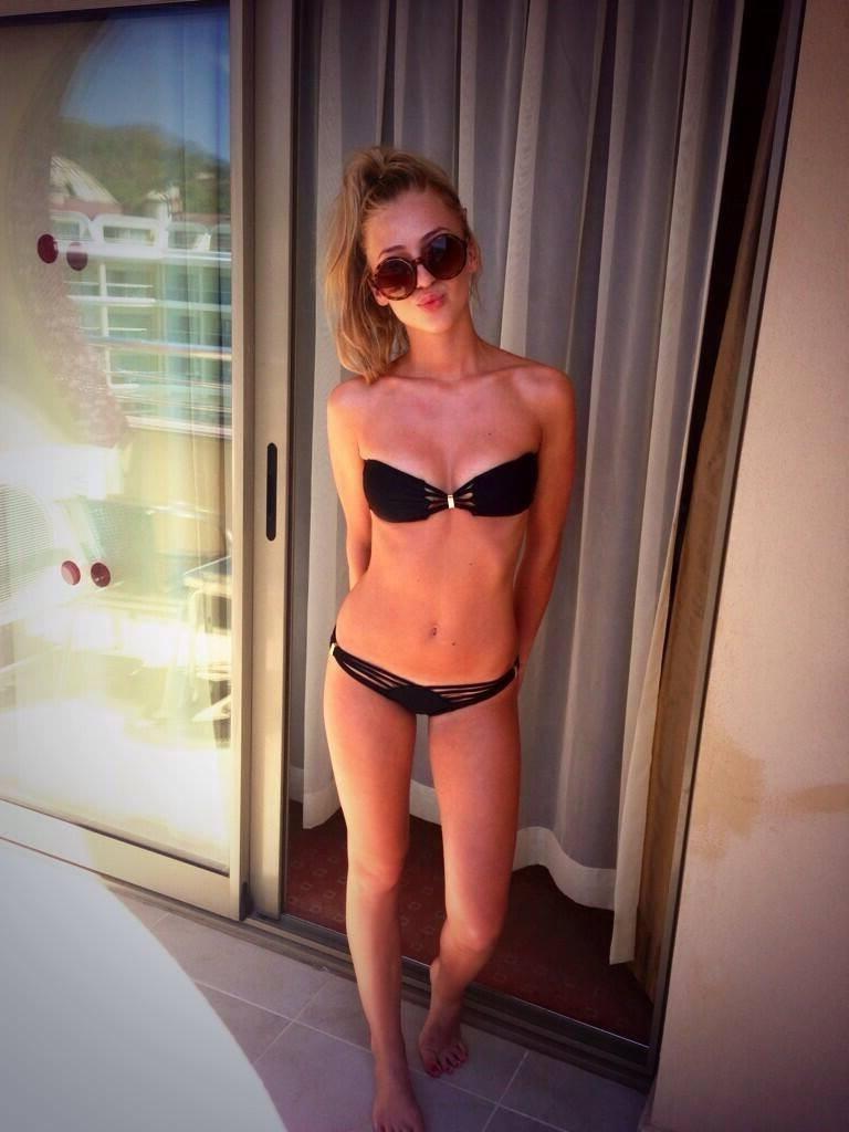 15P Amateur candid beach collection mixed nude and topless teens mil