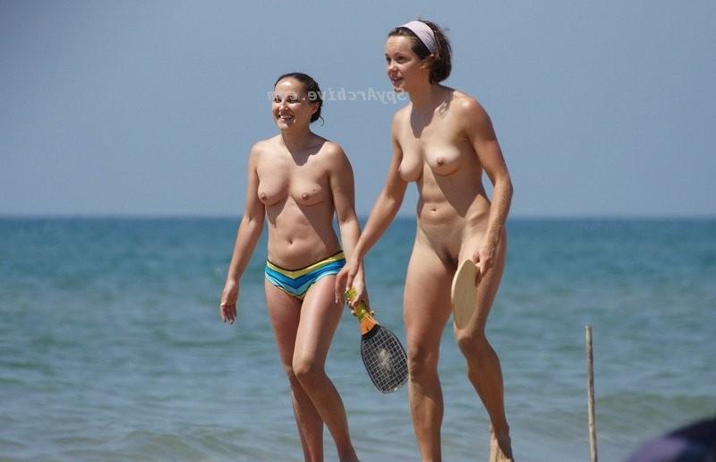 15P Playing girls on the beach