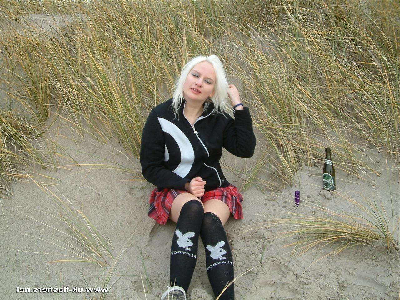 6P Cheeky blonde beach babes masturbating in dunes