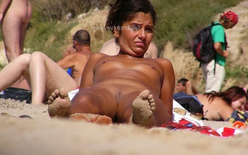 15P Naked pussies on the beach