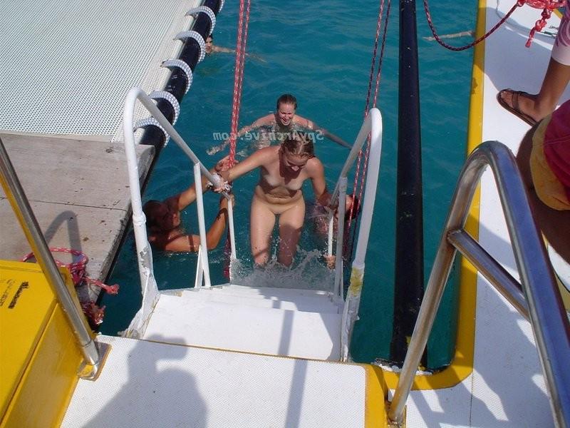 15P Naked girls on a beach