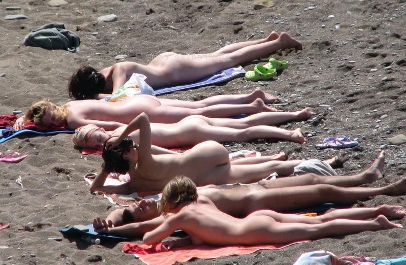 15P Spy photos on the beach