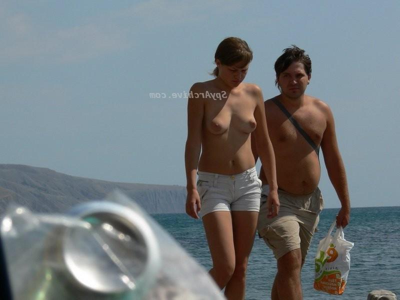 15P Spy photos on the beach