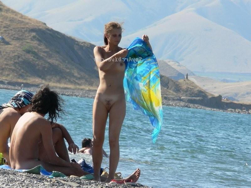 15P Spy photos on the beach