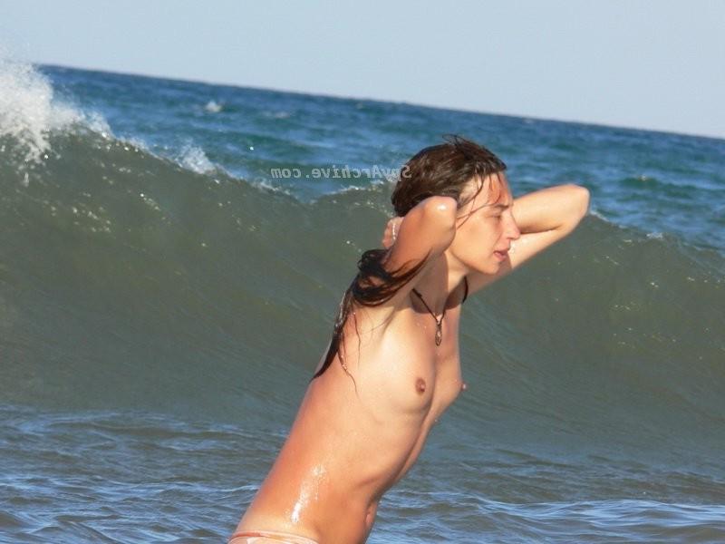 15P Spy photos on the beach