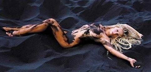 25P Sexy Celeb Michelle Hunziker posing naked at the Beach