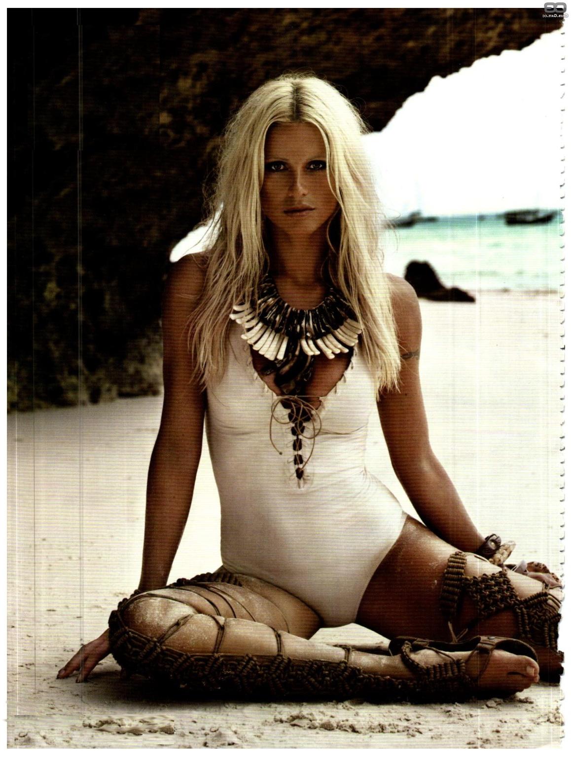 25P Sexy Celeb Michelle Hunziker posing naked at the Beach