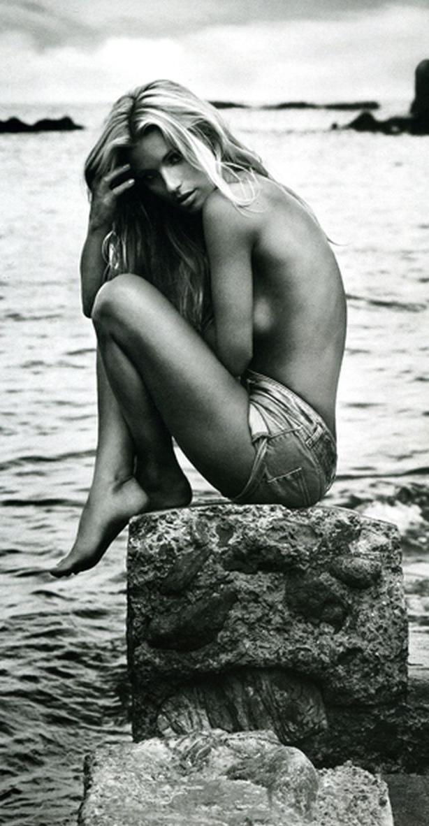 25P Sexy Celeb Michelle Hunziker posing naked at the Beach