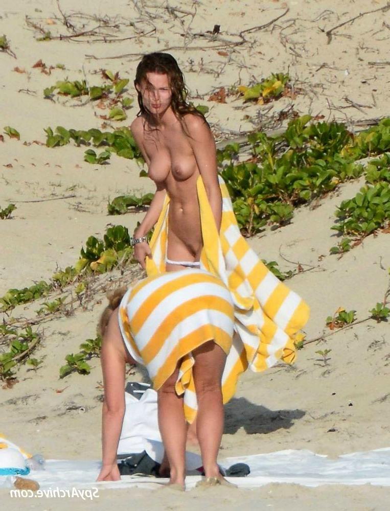 15P Two stunning blondes get naked at the beach