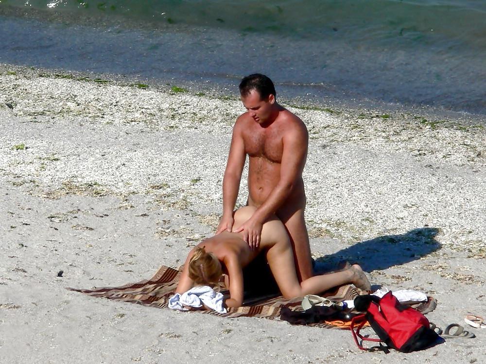 15P Sexy amateur girl licking cock on a public beach