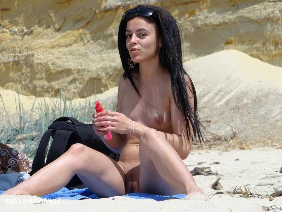 15P Perfectly shaved brunette spreads at the beach