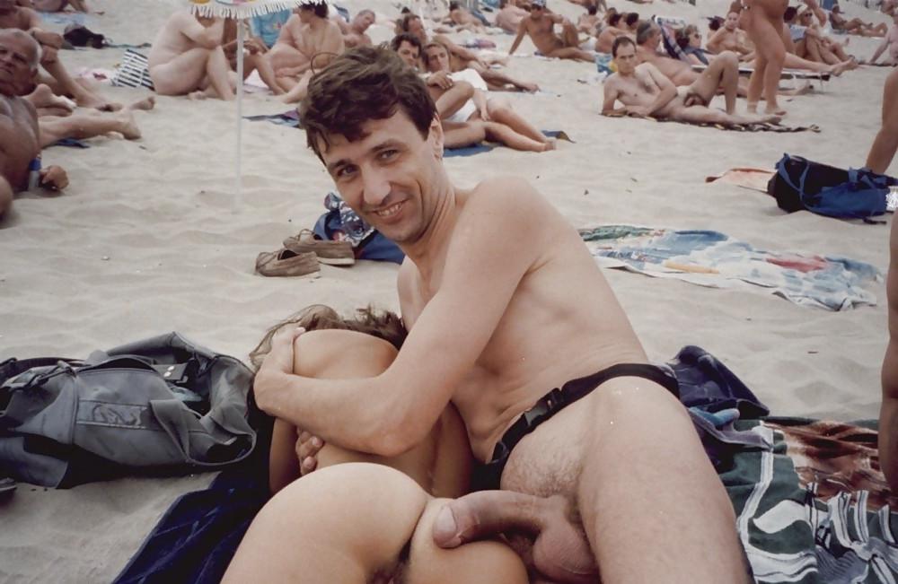 15P Naked couple having oral sex at a public beach