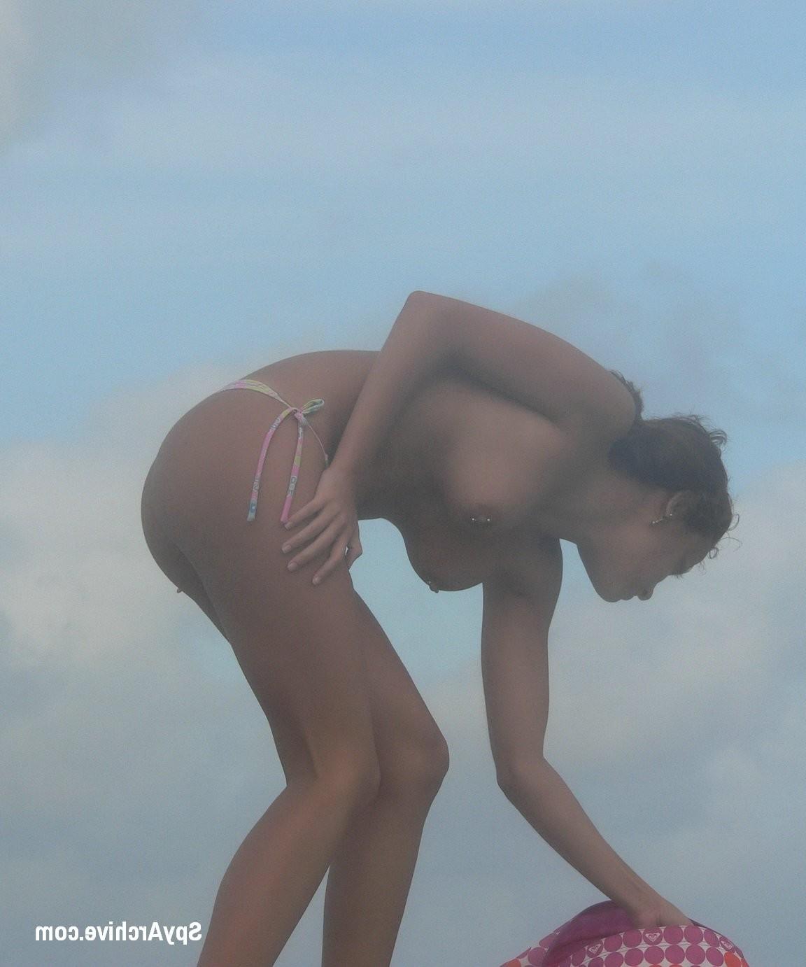 15P Real spy pictures of hot brazilian teen at the beach