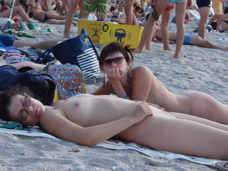 15P Long haired brunette shows her goods at the beach