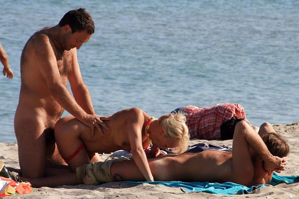 15P Two nudist friends get an even tan at the beach